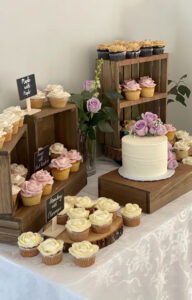 kệ bánh bàn tiệc